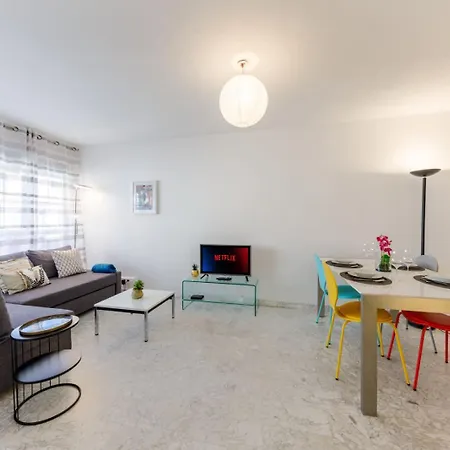 La Perle Grand 2p Terrasse Centre Proche Plages Clim