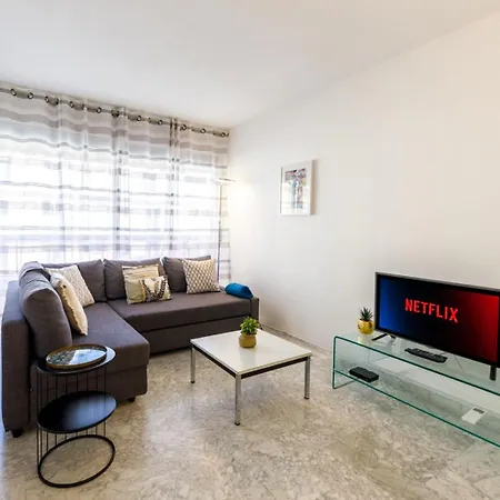 La Perle Grand 2p Terrasse Centre Proche Plages Clim