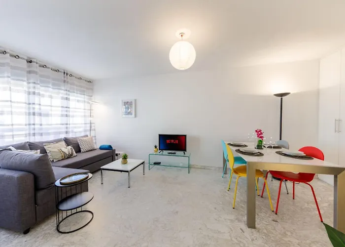 La Perle Grand 2p Terrasse Centre Proche Plages Clim