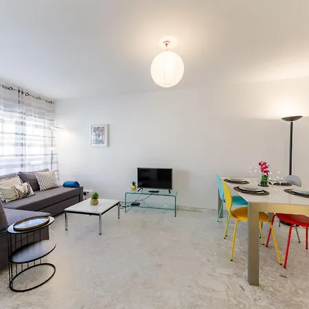 La Perle Grand 2p Terrasse Centre Proche Plages Clim *