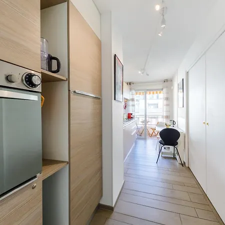 Apartment La Perle Grand 2p Terrasse Centre Proche Plages Clim
